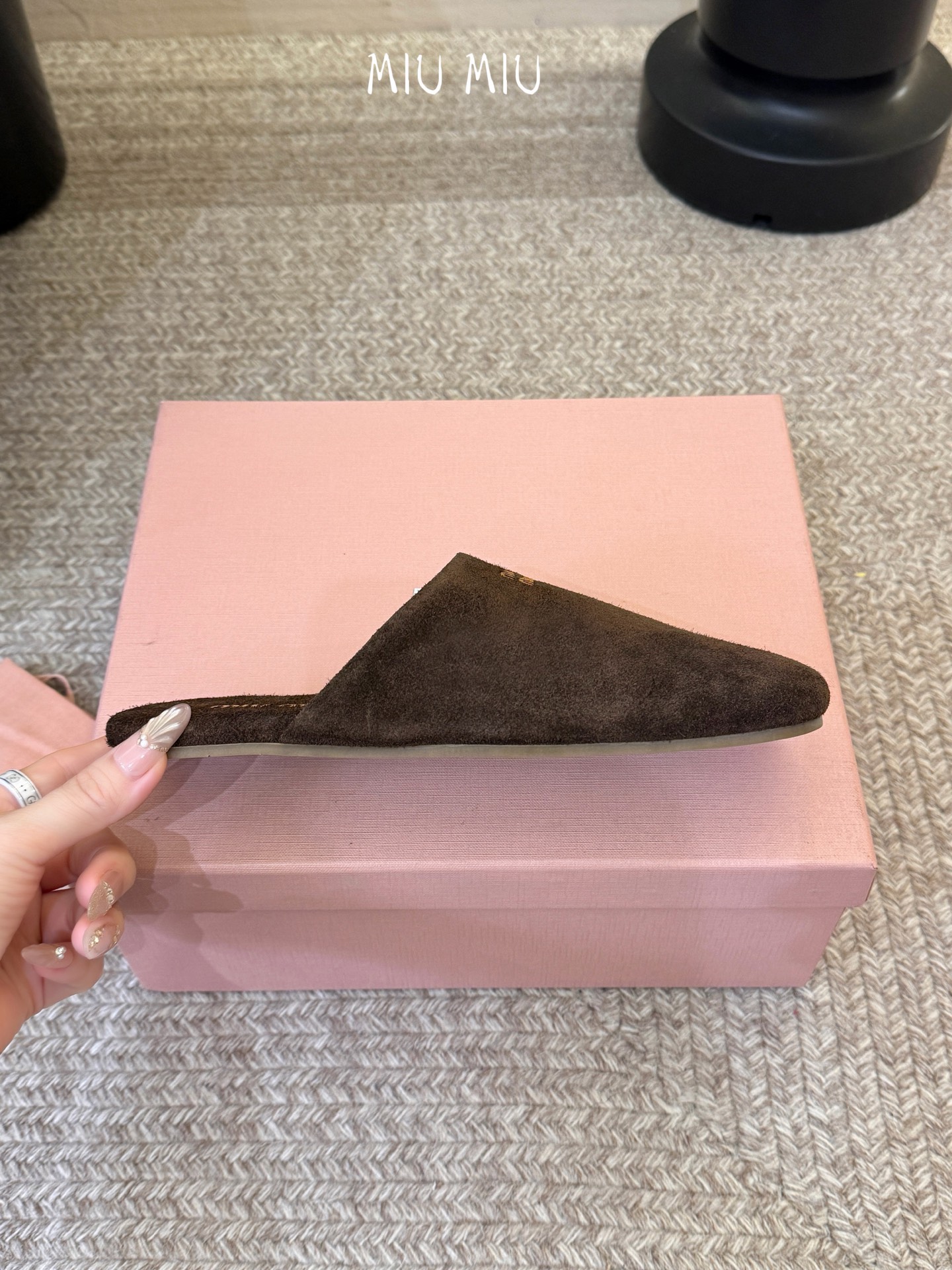 独家上新Miu Miu穆勒鞋拖鞋包头小羊皮半拖Zp开发 原版拆卸 对版拖鞋秒杀市面版本 Miu真的太少女