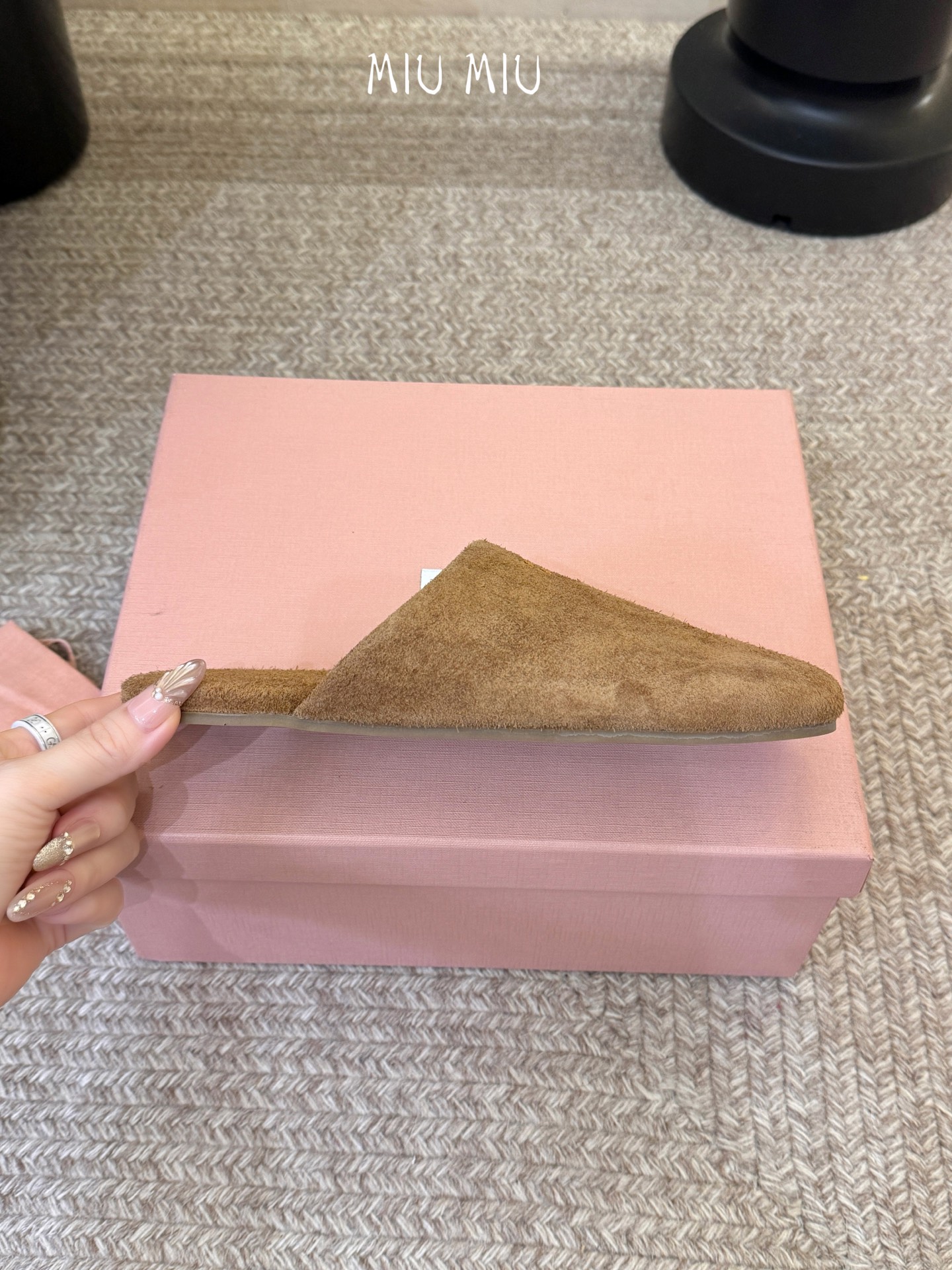 独家上新Miu Miu穆勒鞋拖鞋包头小羊皮半拖Zp开发 原版拆卸 对版拖鞋秒杀市面版本 Miu真的太少女
