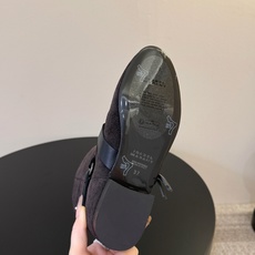 isabel marant 新款秀场 “酷奢游牧风,图腾刺绣与串珠流苏等丰富了款式的呈现,或粗犷、或细腻 isabel marant 新款秀场 “酷奢游牧风,图腾刺绣与串珠流苏等丰富了款式的呈现,或粗犷、或细腻