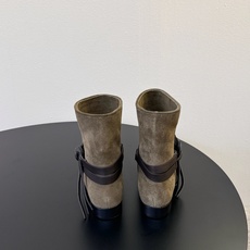 isabel marant 新款秀场 “酷奢游牧风,图腾刺绣与串珠流苏等丰富了款式的呈现,或粗犷、或细腻 isabel marant 新款秀场 “酷奢游牧风,图腾刺绣与串珠流苏等丰富了款式的呈现,或粗犷、或细腻