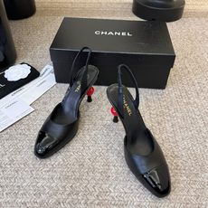 Chane*26ss夏季新款拼色尖头高跟凉鞋自带优雅复古感的拼色T字带高跟凉鞋,利落的尖头剪裁搭配经典的 Chane*26ss夏季新款拼色尖头高跟凉鞋自带优雅复古感的拼色T字带高跟凉鞋,利落的尖头剪裁搭配经典的
