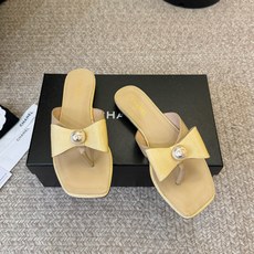 Chanel26SS新款蝴蝶结夹脚凉拖双C夹脚凉拖|春夏穿搭神器经典双C元素+极简夹脚设计,高级感拉满, Chanel26SS新款蝴蝶结夹脚凉拖双C夹脚凉拖|春夏穿搭神器经典双C元素+极简夹脚设计,高级感拉满,