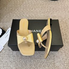 Chanel26SS新款蝴蝶结夹脚凉拖双C夹脚凉拖|春夏穿搭神器经典双C元素+极简夹脚设计,高级感拉满, Chanel26SS新款蝴蝶结夹脚凉拖双C夹脚凉拖|春夏穿搭神器经典双C元素+极简夹脚设计,高级感拉满,