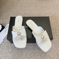 Chanel26SS新款蝴蝶结夹脚凉拖双C夹脚凉拖|春夏穿搭神器经典双C元素+极简夹脚设计,高级感拉满, Chanel26SS新款蝴蝶结夹脚凉拖双C夹脚凉拖|春夏穿搭神器经典双C元素+极简夹脚设计,高级感拉满,