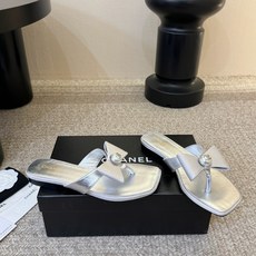 Chanel26SS新款蝴蝶结夹脚凉拖双C夹脚凉拖|春夏穿搭神器经典双C元素+极简夹脚设计,高级感拉满, Chanel26SS新款蝴蝶结夹脚凉拖双C夹脚凉拖|春夏穿搭神器经典双C元素+极简夹脚设计,高级感拉满,