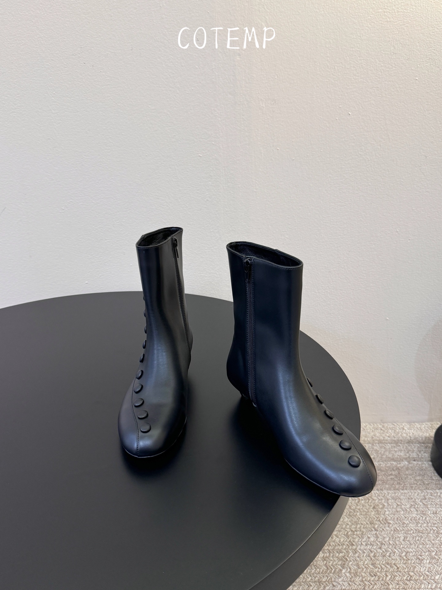 Cotem*  𝟐𝟔𝐀𝐖新品纽扣复古短靴|温润格调打破张扬审美古典线条与现代简约相互融合 每一步都透出从