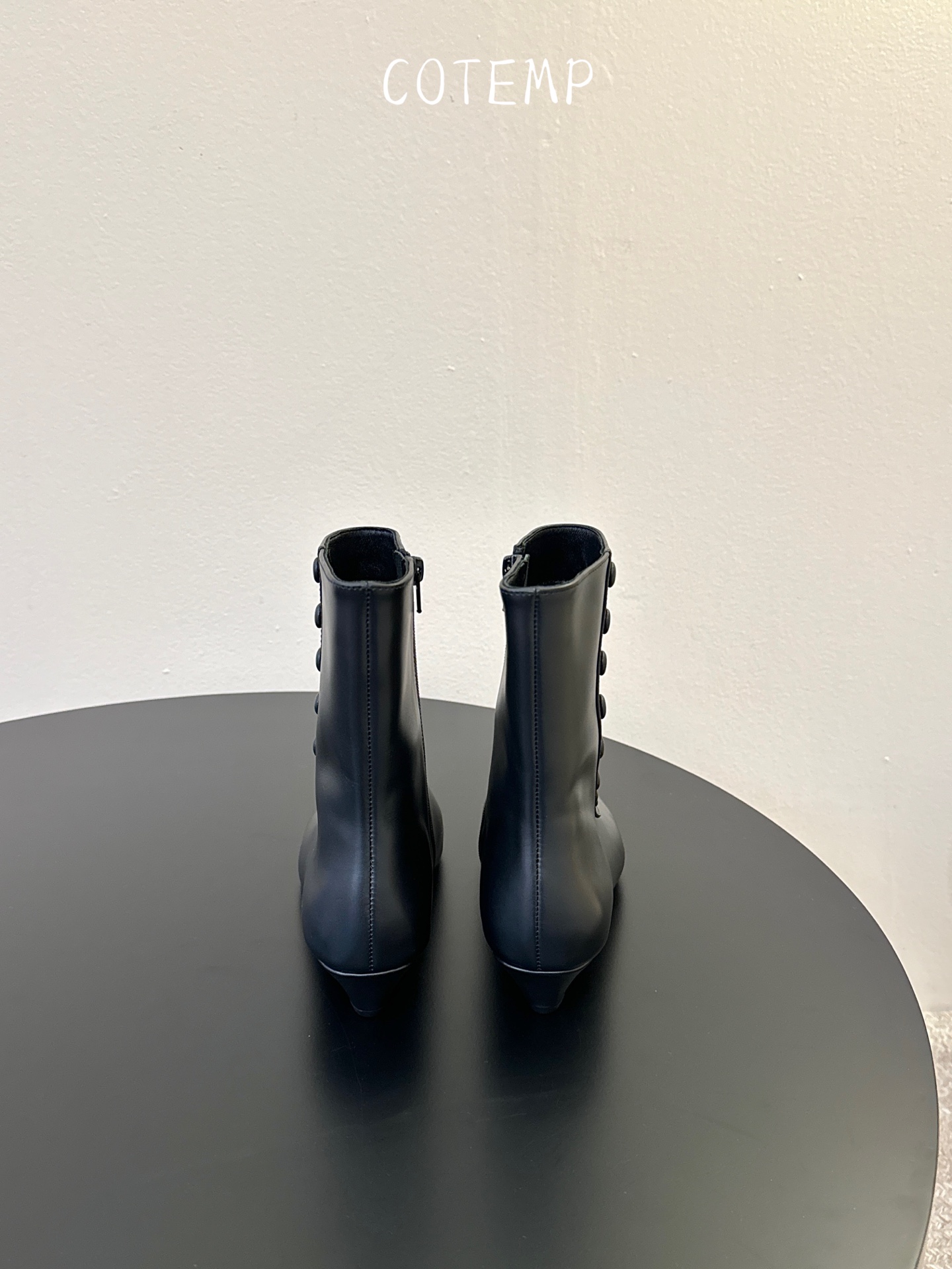Cotem*  𝟐𝟔𝐀𝐖新品纽扣复古短靴|温润格调打破张扬审美古典线条与现代简约相互融合 每一步都透出从