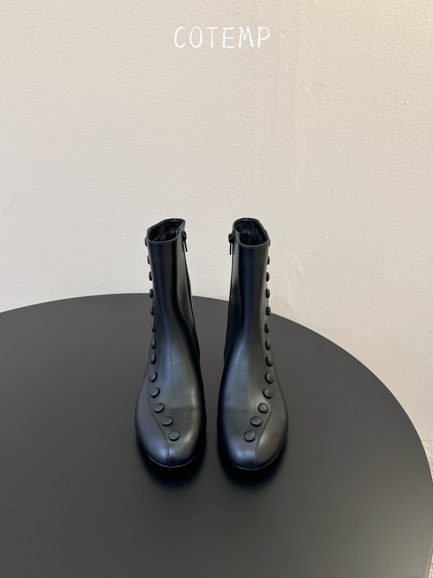 Cotem*  𝟐𝟔𝐀𝐖新品纽扣复古短靴|温润格调打破张扬审美古典线条与现代简约相互融合 每一步都透出从