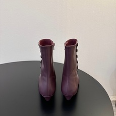 Cotem* 𝟐𝟔𝐀𝐖新品纽扣复古短靴|温润格调打破张扬审美古典线条与现代简约相互融合 每一步都透出从 Cotem* 𝟐𝟔𝐀𝐖新品纽扣复古短靴|温润格调打破张扬审美古典线条与现代简约相互融合 每一步都透出从