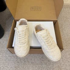 MaisonMargiela MM6 马吉拉 做旧厚底 德训鞋 休闲 运动鞋这一款德国训练鞋延续了经典的 MaisonMargiela MM6 马吉拉 做旧厚底 德训鞋 休闲 运动鞋这一款德国训练鞋延续了经典的