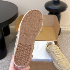 MaisonMargiela MM6 马吉拉 做旧厚底 德训鞋 休闲 运动鞋这一款德国训练鞋延续了经典的 MaisonMargiela MM6 马吉拉 做旧厚底 德训鞋 休闲 运动鞋这一款德国训练鞋延续了经典的