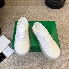 BOTTEGA VENETA BV2026新款复古Eliot运动鞋上市即封神!BV全新的 Eliot 以 BOTTEGA VENETA BV2026新款复古Eliot运动鞋上市即封神!BV全新的 Eliot 以