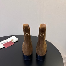Loro Piana 秋冬新品~骑士短靴秋冬搭配神器,必备长靴!酷飒有范儿的战靴 ,简直不要太飒 ,皮质 Loro Piana 秋冬新品~骑士短靴秋冬搭配神器,必备长靴!酷飒有范儿的战靴 ,简直不要太飒 ,皮质