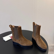 Loro Piana 秋冬新品~骑士短靴秋冬搭配神器,必备长靴!酷飒有范儿的战靴 ,简直不要太飒 ,皮质 Loro Piana 秋冬新品~骑士短靴秋冬搭配神器,必备长靴!酷飒有范儿的战靴 ,简直不要太飒 ,皮质