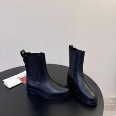 Loro Piana 秋冬新品~骑士短靴秋冬搭配神器,必备长靴!酷飒有范儿的战靴 ,简直不要太飒 ,皮质 Loro Piana 秋冬新品~骑士短靴秋冬搭配神器,必备长靴!酷飒有范儿的战靴 ,简直不要太飒 ,皮质