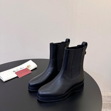 Loro Piana 秋冬新品~骑士短靴秋冬搭配神器,必备长靴!酷飒有范儿的战靴 ,简直不要太飒 ,皮质 Loro Piana 秋冬新品~骑士短靴秋冬搭配神器,必备长靴!酷飒有范儿的战靴 ,简直不要太飒 ,皮质