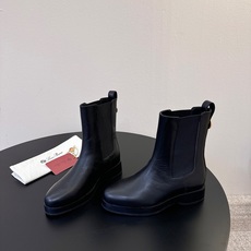 Loro Piana 秋冬新品~骑士短靴秋冬搭配神器,必备长靴!酷飒有范儿的战靴 ,简直不要太飒 ,皮质 Loro Piana 秋冬新品~骑士短靴秋冬搭配神器,必备长靴!酷飒有范儿的战靴 ,简直不要太飒 ,皮质