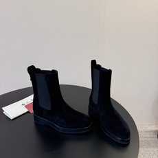 Loro Piana 秋冬新品~骑士短靴秋冬搭配神器,必备长靴!酷飒有范儿的战靴 ,简直不要太飒 ,皮质 Loro Piana 秋冬新品~骑士短靴秋冬搭配神器,必备长靴!酷飒有范儿的战靴 ,简直不要太飒 ,皮质