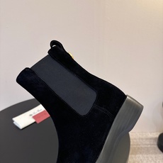 Loro Piana 秋冬新品~骑士短靴秋冬搭配神器,必备长靴!酷飒有范儿的战靴 ,简直不要太飒 ,皮质 Loro Piana 秋冬新品~骑士短靴秋冬搭配神器,必备长靴!酷飒有范儿的战靴 ,简直不要太飒 ,皮质