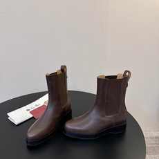 Loro Piana 秋冬新品~骑士短靴秋冬搭配神器,必备长靴!酷飒有范儿的战靴 ,简直不要太飒 ,皮质 Loro Piana 秋冬新品~骑士短靴秋冬搭配神器,必备长靴!酷飒有范儿的战靴 ,简直不要太飒 ,皮质