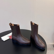 Loro Piana 秋冬新品~骑士短靴秋冬搭配神器,必备长靴!酷飒有范儿的战靴 ,简直不要太飒 ,皮质 Loro Piana 秋冬新品~骑士短靴秋冬搭配神器,必备长靴!酷飒有范儿的战靴 ,简直不要太飒 ,皮质