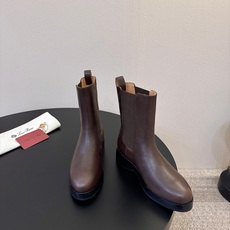 Loro Piana 秋冬新品~骑士短靴秋冬搭配神器,必备长靴!酷飒有范儿的战靴 ,简直不要太飒 ,皮质 Loro Piana 秋冬新品~骑士短靴秋冬搭配神器,必备长靴!酷飒有范儿的战靴 ,简直不要太飒 ,皮质
