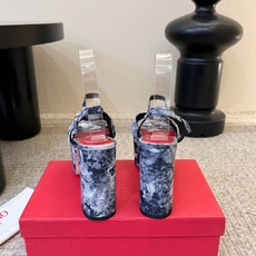 VALENTINO华伦天奴经典恨天高凉鞋单鞋春夏VLOGO SIGNATURE鞋型线条流畅.版型超赞上脚 VALENTINO华伦天奴经典恨天高凉鞋单鞋春夏VLOGO SIGNATURE鞋型线条流畅.版型超赞上脚