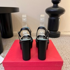 VALENTINO华伦天奴经典凉鞋单鞋春夏VLOGO SIGNATURE鞋型线条流畅.版型超赞上脚舒适. VALENTINO华伦天奴经典凉鞋单鞋春夏VLOGO SIGNATURE鞋型线条流畅.版型超赞上脚舒适.