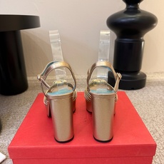 VALENTINO华伦天奴经典凉鞋单鞋春夏VLOGO SIGNATURE鞋型线条流畅.版型超赞上脚舒适. VALENTINO华伦天奴经典凉鞋单鞋春夏VLOGO SIGNATURE鞋型线条流畅.版型超赞上脚舒适.