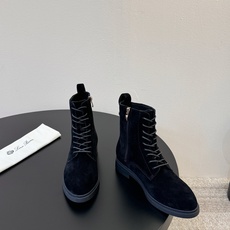 Loro Piana 秋冬新品~骑士短靴秋冬搭配神器,必备长靴!酷飒有范儿的战靴 ,简直不要太飒 ,皮质 Loro Piana 秋冬新品~骑士短靴秋冬搭配神器,必备长靴!酷飒有范儿的战靴 ,简直不要太飒 ,皮质