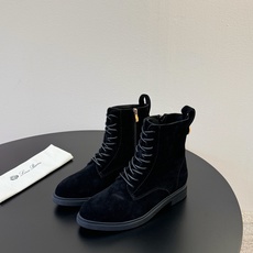 Loro Piana 秋冬新品~骑士短靴秋冬搭配神器,必备长靴!酷飒有范儿的战靴 ,简直不要太飒 ,皮质 Loro Piana 秋冬新品~骑士短靴秋冬搭配神器,必备长靴!酷飒有范儿的战靴 ,简直不要太飒 ,皮质