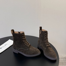 Loro Piana 秋冬新品~骑士短靴秋冬搭配神器,必备长靴!酷飒有范儿的战靴 ,简直不要太飒 ,皮质 Loro Piana 秋冬新品~骑士短靴秋冬搭配神器,必备长靴!酷飒有范儿的战靴 ,简直不要太飒 ,皮质