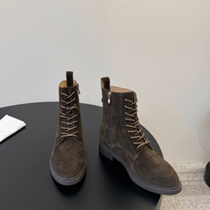 Loro Piana 秋冬新品~骑士短靴秋冬搭配神器,必备长靴!酷飒有范儿的战靴 ,简直不要太飒 ,皮质 Loro Piana 秋冬新品~骑士短靴秋冬搭配神器,必备长靴!酷飒有范儿的战靴 ,简直不要太飒 ,皮质