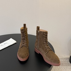 Loro Piana 秋冬新品~骑士短靴秋冬搭配神器,必备长靴!酷飒有范儿的战靴 ,简直不要太飒 ,皮质 Loro Piana 秋冬新品~骑士短靴秋冬搭配神器,必备长靴!酷飒有范儿的战靴 ,简直不要太飒 ,皮质