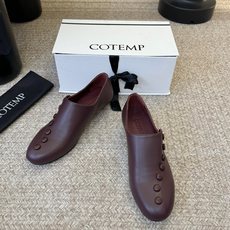 COTEM* 26ss夏季新款复古纽扣低跟乐福皮鞋自带松弛复古文艺氛围感,极简利落的线条弱化了繁复装饰, COTEM* 26ss夏季新款复古纽扣低跟乐福皮鞋自带松弛复古文艺氛围感,极简利落的线条弱化了繁复装饰,