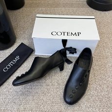 COTEM* 26ss夏季新款复古纽扣低跟乐福皮鞋自带松弛复古文艺氛围感,极简利落的线条弱化了繁复装饰, COTEM* 26ss夏季新款复古纽扣低跟乐福皮鞋自带松弛复古文艺氛围感,极简利落的线条弱化了繁复装饰,