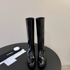 Chanel 新款长靴‼️ 简约大方,此款时尚百搭脚感舒适, 鞋面:进口漆皮/牛皮 内里:羊皮内里 鞋底:真皮大底 码数 Chanel 新款长靴‼️ 简约大方,此款时尚百搭脚感舒适, 鞋面:进口漆皮/牛皮 内里:羊皮内里 鞋底:真皮大底 码数