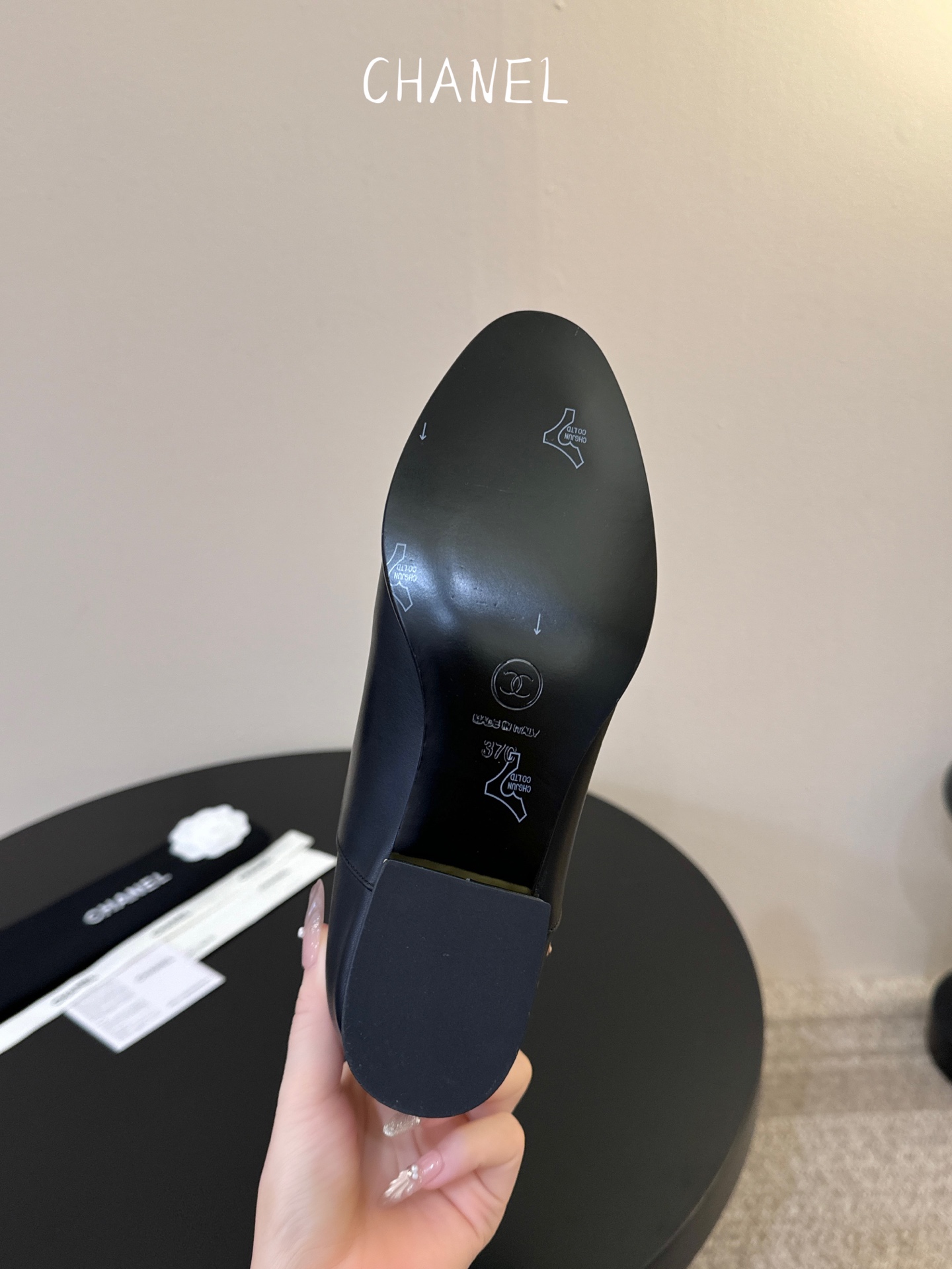 Chanel 新款长靴‼️ 简约大方，此款时尚百搭脚感舒适， 鞋面：进口漆皮/牛皮 内里：羊皮内里 鞋底：真皮大底 码数