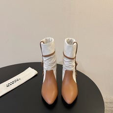 Isabel Maran* 𝟐𝟔𝐀𝐖秋冬新品 褶皱堆堆靴|法式松弛跳出刻板框架 牛仔帆布与油蜡皮质感碰撞鞋身 每一步都 Isabel Maran* 𝟐𝟔𝐀𝐖秋冬新品 褶皱堆堆靴|法式松弛跳出刻板框架 牛仔帆布与油蜡皮质感碰撞鞋身 每一步都