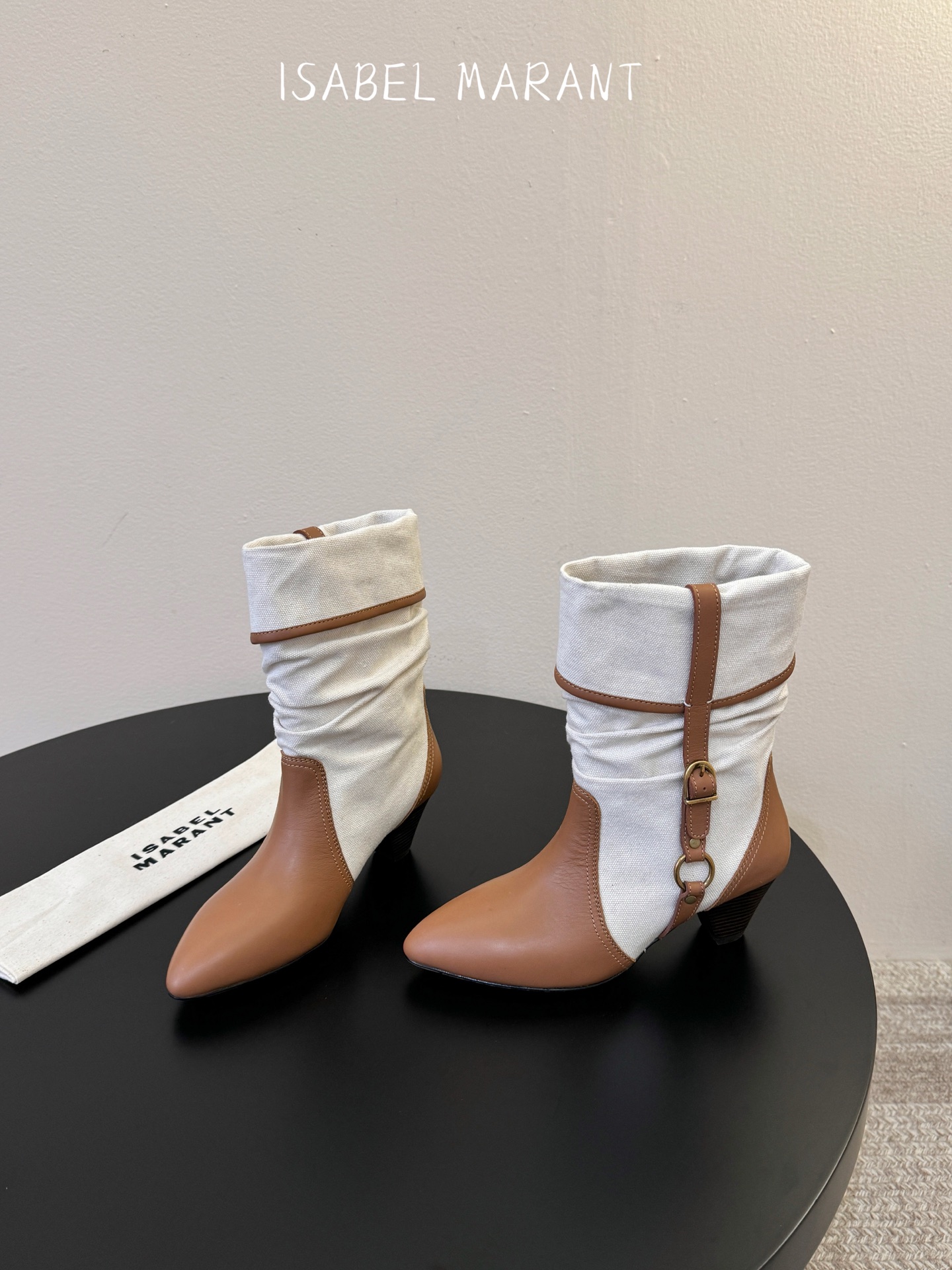 Isabel Maran*  𝟐𝟔𝐀𝐖秋冬新品 褶皱堆堆靴|法式松弛跳出刻板框架 牛仔帆布与油蜡皮质感碰撞鞋身 每一步都