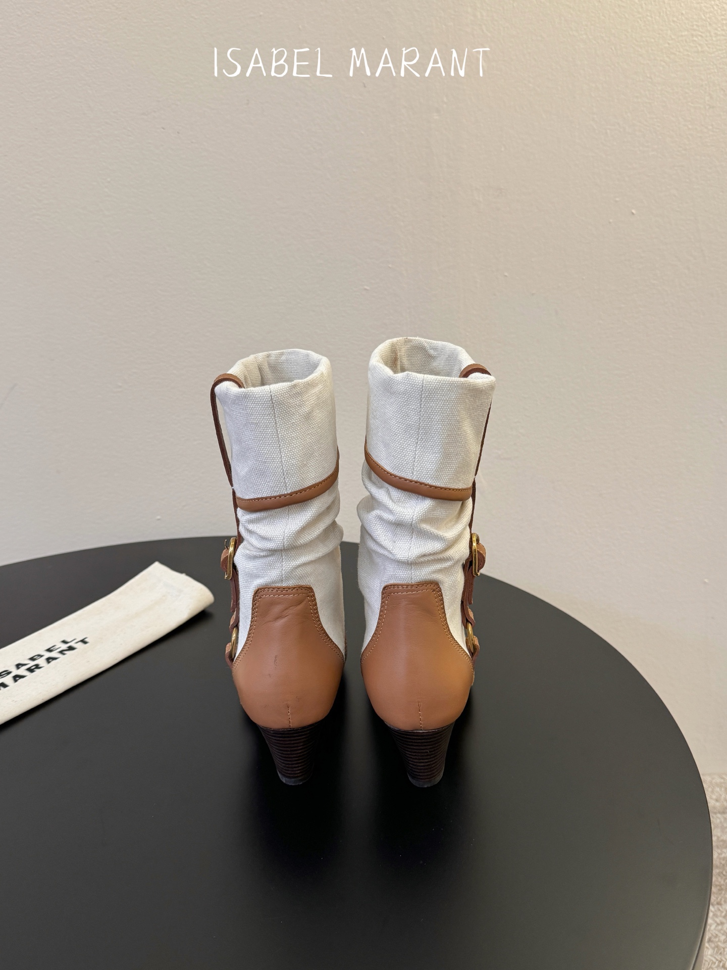 Isabel Maran*  𝟐𝟔𝐀𝐖秋冬新品 褶皱堆堆靴|法式松弛跳出刻板框架 牛仔帆布与油蜡皮质感碰撞鞋身 每一步都