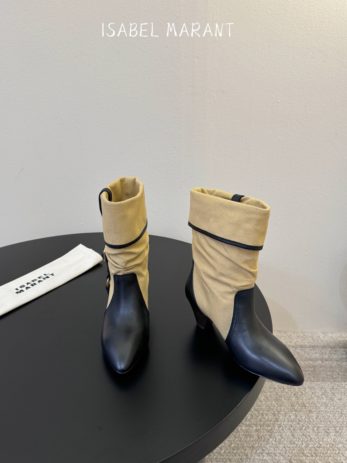 Isabel Maran*  𝟐𝟔𝐀𝐖秋冬新品 褶皱堆堆靴|法式松弛跳出刻板框架 牛仔帆布与油蜡皮质感碰撞鞋身 每一步都