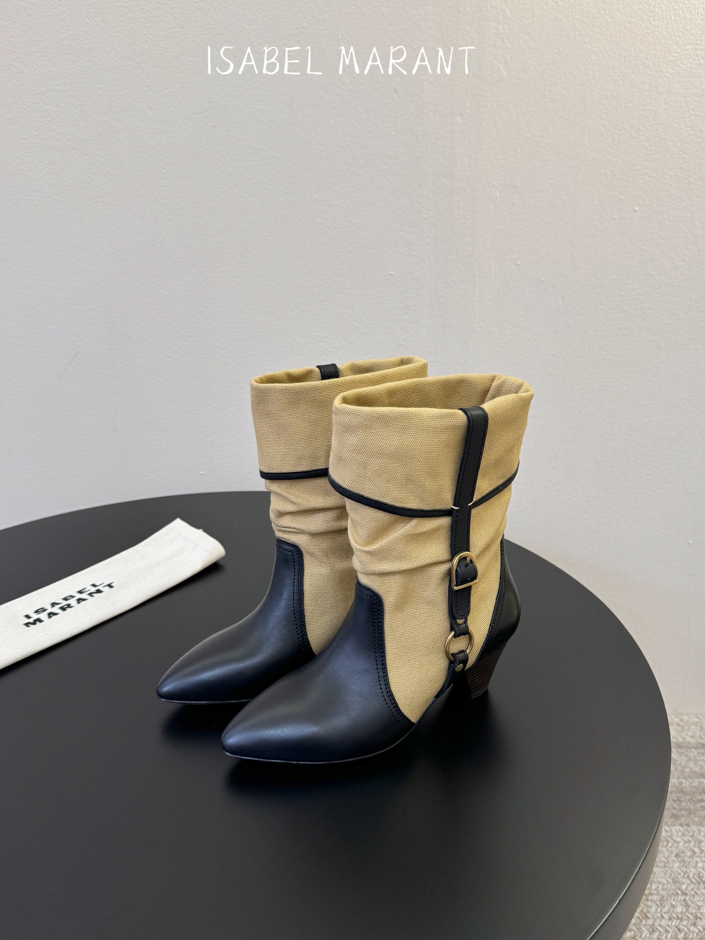 Isabel Maran*  𝟐𝟔𝐀𝐖秋冬新品 褶皱堆堆靴|法式松弛跳出刻板框架 牛仔帆布与油蜡皮质感碰撞鞋身 每一步都