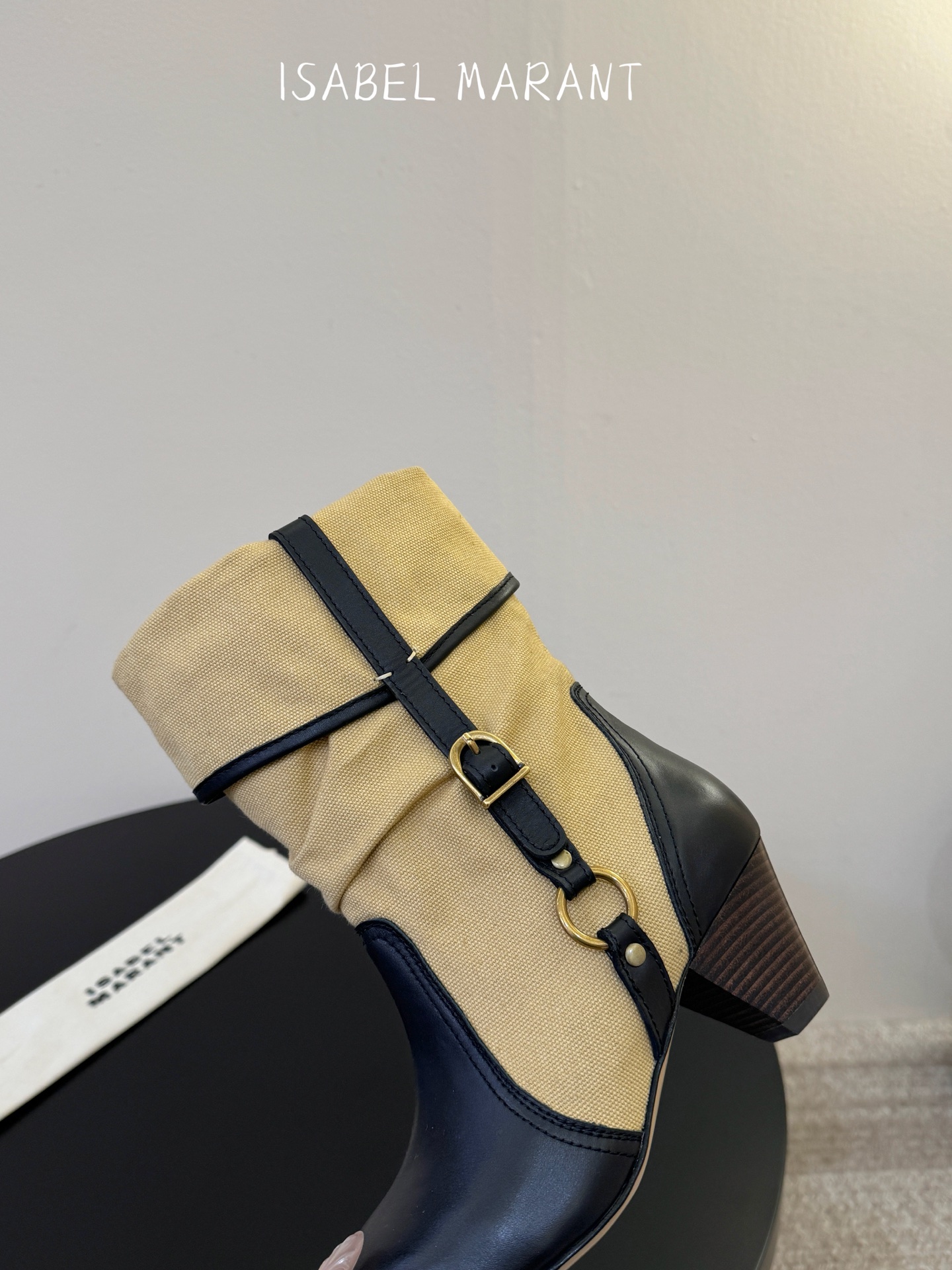 Isabel Maran*  𝟐𝟔𝐀𝐖秋冬新品 褶皱堆堆靴|法式松弛跳出刻板框架 牛仔帆布与油蜡皮质感碰撞鞋身 每一步都