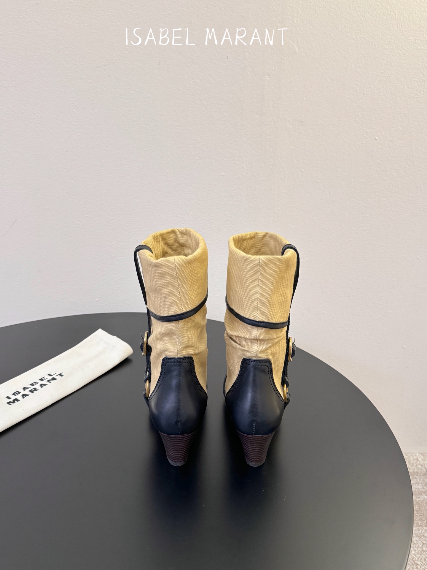Isabel Maran*  𝟐𝟔𝐀𝐖秋冬新品 褶皱堆堆靴|法式松弛跳出刻板框架 牛仔帆布与油蜡皮质感碰撞鞋身 每一步都