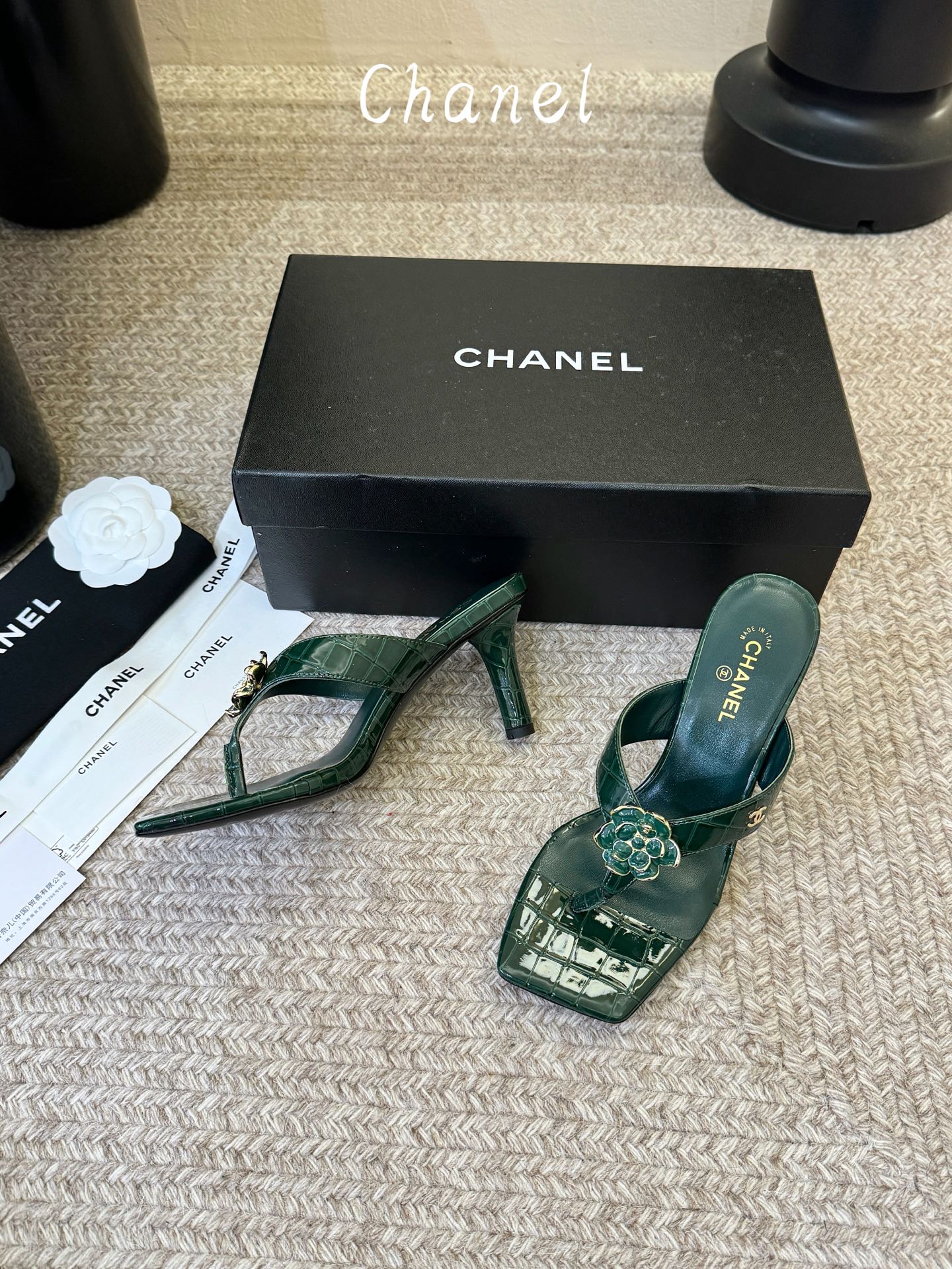 Chanel26SS新款凉拖 双C夹脚凉拖|春夏穿搭神器经典双C元素+极简夹脚设计,高级感拉满,软底鞋面,上脚舒适不磨脚 Chanel26SS新款凉拖 双C夹脚凉拖|春夏穿搭神器经典双C元素+极简夹脚设计,高级感拉满,软底鞋面,上脚舒适不磨脚