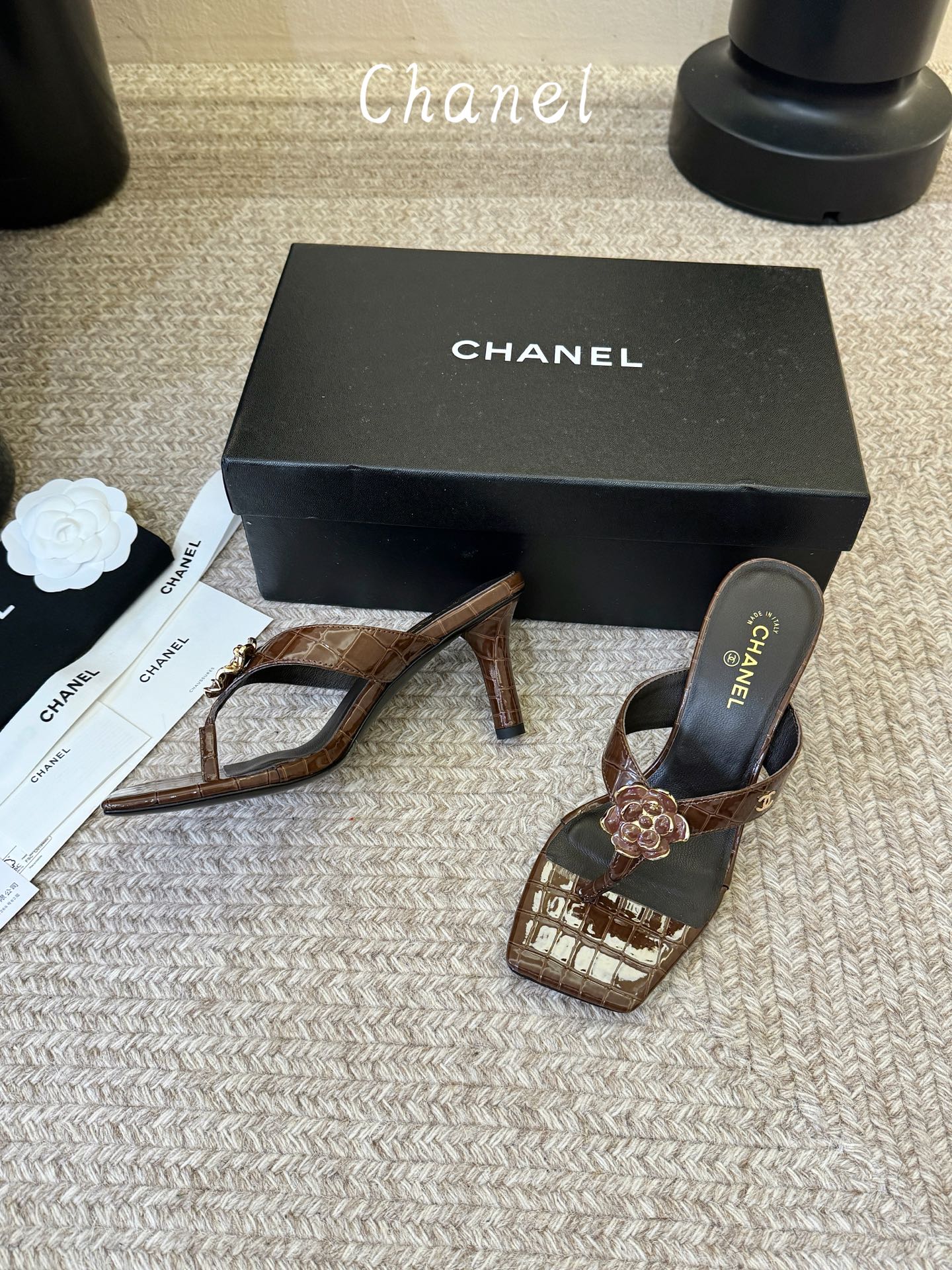 Chanel26SS新款凉拖 双C夹脚凉拖|春夏穿搭神器经典双C元素+极简夹脚设计,高级感拉满,软底鞋面,上脚舒适不磨脚 Chanel26SS新款凉拖 双C夹脚凉拖|春夏穿搭神器经典双C元素+极简夹脚设计,高级感拉满,软底鞋面,上脚舒适不磨脚