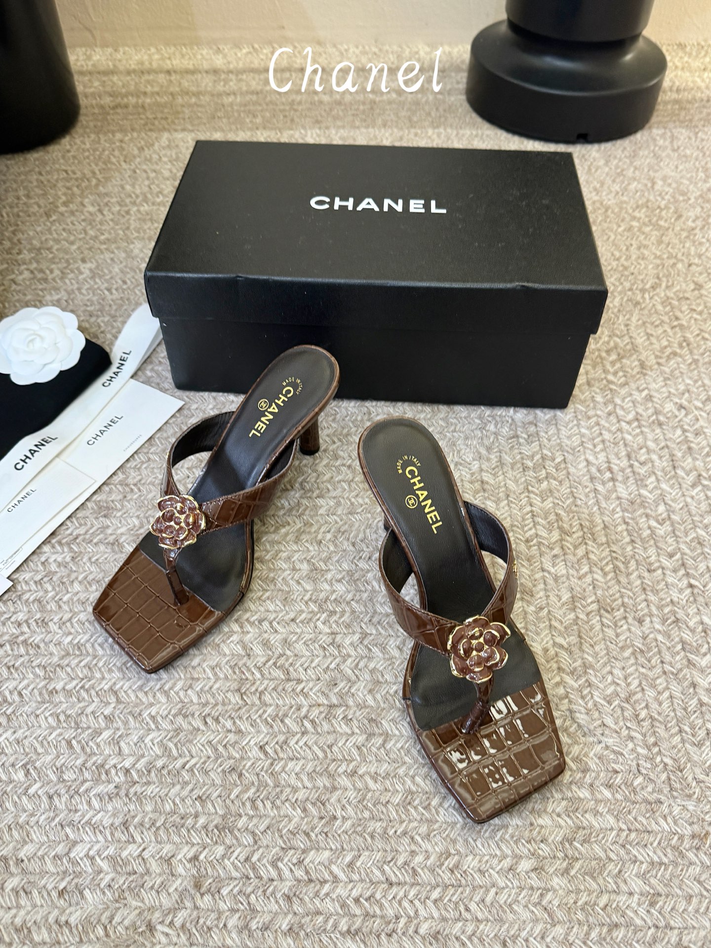 Chanel26SS新款凉拖 双C夹脚凉拖|春夏穿搭神器经典双C元素+极简夹脚设计,高级感拉满,软底鞋面,上脚舒适不磨脚 Chanel26SS新款凉拖 双C夹脚凉拖|春夏穿搭神器经典双C元素+极简夹脚设计,高级感拉满,软底鞋面,上脚舒适不磨脚