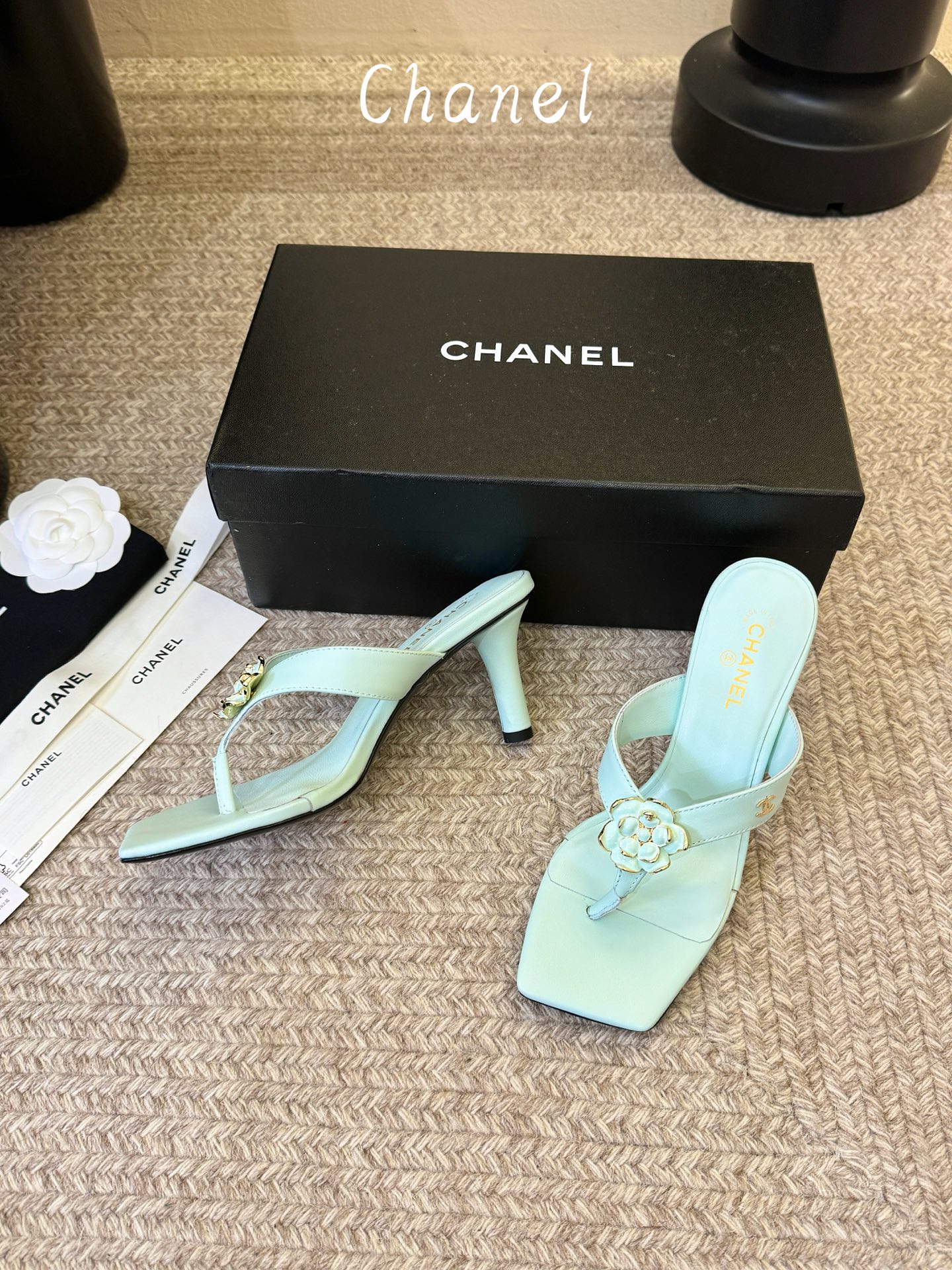 Chanel26SS新款凉拖 双C夹脚凉拖|春夏穿搭神器经典双C元素+极简夹脚设计,高级感拉满,软底鞋面,上脚舒适不磨脚 Chanel26SS新款凉拖 双C夹脚凉拖|春夏穿搭神器经典双C元素+极简夹脚设计,高级感拉满,软底鞋面,上脚舒适不磨脚