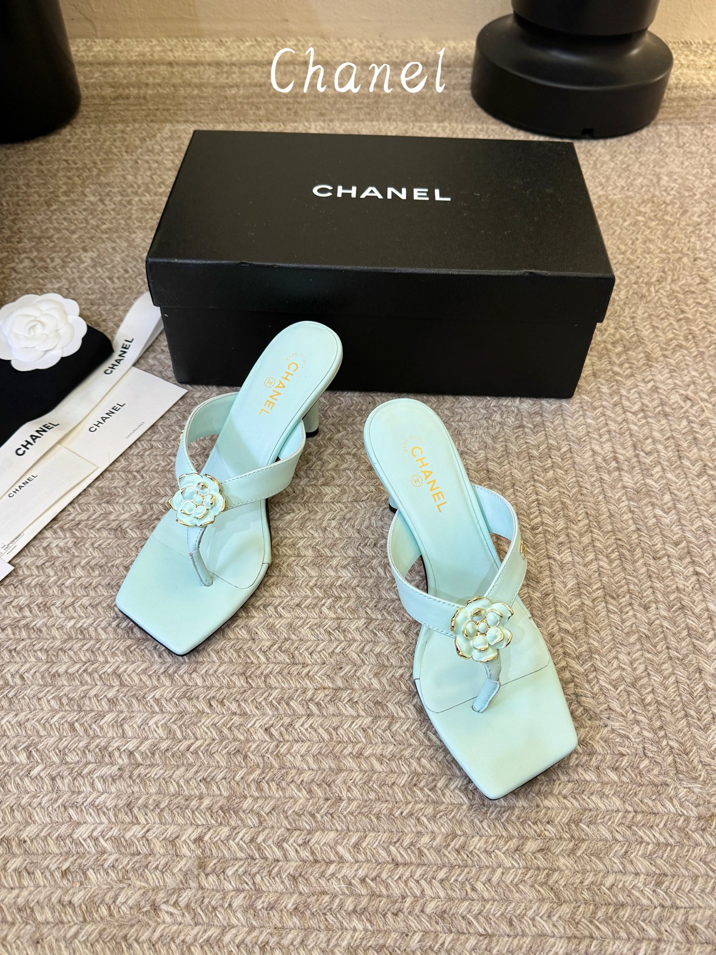 Chanel26SS新款凉拖 双C夹脚凉拖|春夏穿搭神器经典双C元素+极简夹脚设计,高级感拉满,软底鞋面,上脚舒适不磨脚 Chanel26SS新款凉拖 双C夹脚凉拖|春夏穿搭神器经典双C元素+极简夹脚设计,高级感拉满,软底鞋面,上脚舒适不磨脚